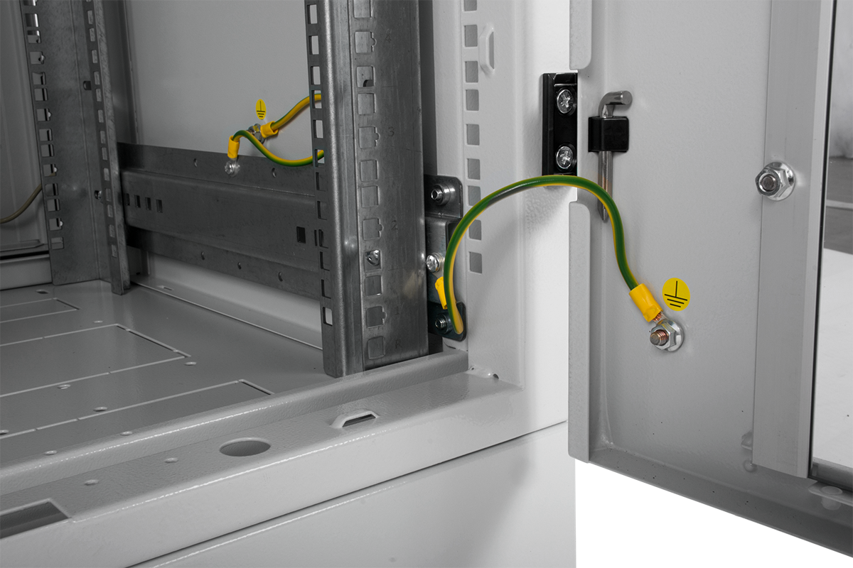 ЦМО ШТК-М-18.6.8-4ААА Шкаф телекоммуникационный напольный 18U (600x800) дверь перфорированная, ШТК-М-18.6.8-4ААА