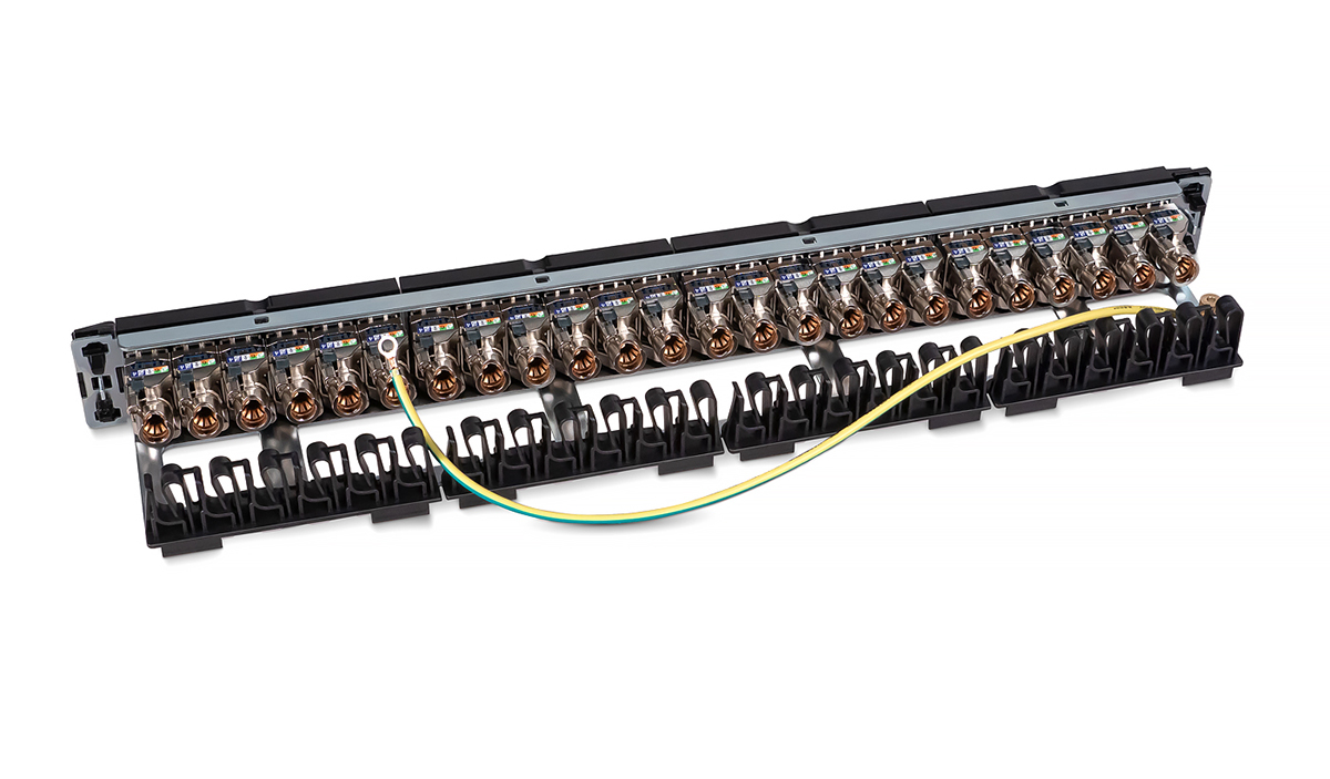 Cabeus PL-24-KJ-RJ45-Cat.6-SH-180T Патч-панель 19" (1U), 24 порта RJ-45, категория 6, полностью экранированная, с задним кабельным организатором, безинструментный монтаж (арт.033562)