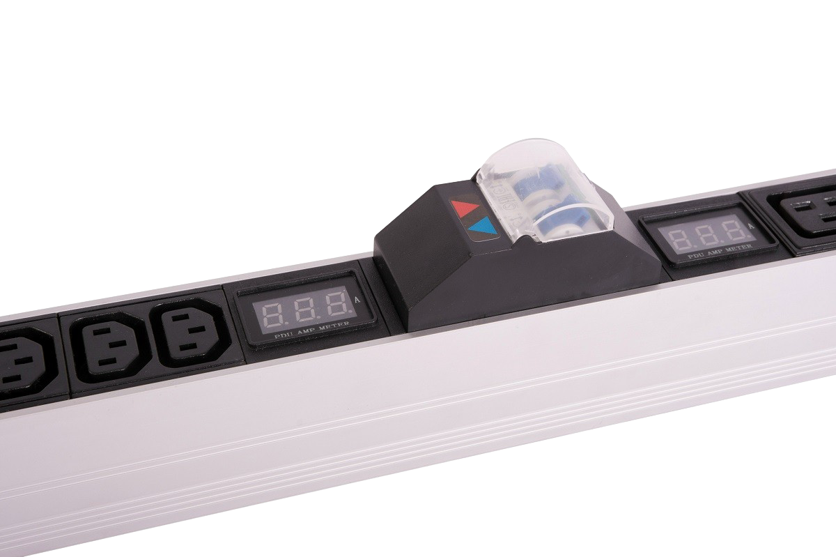 Верт. блок розеток Rem-32 на 2 конт. по 5 C19, 10 C13 с авт., и амп., 2×16A, алюм., 33-48U, колодка