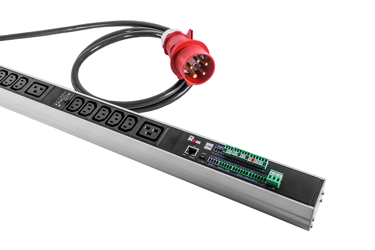 Верт блок розеток Rem-2MC, монит, измер, управл, 1×32A, авт, 30C13, 6C19, 1820мм, шнур 3м IEC309, R-2MC3-32-30xC13-6xC19-A-MCL-1820-3-2P