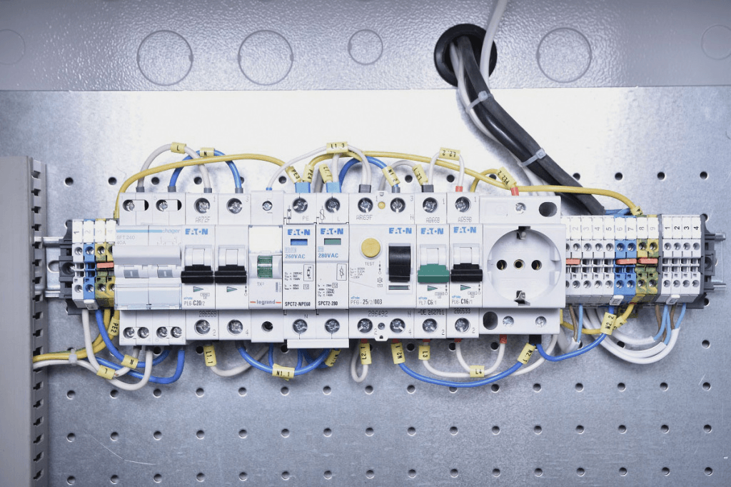ЦМО ШТВ-2-12.10.9-43А3-Т1 Шкаф всепогодный напольный укомплектованный 12U (Ш700 × Г900) с эл. отсеком, комплектация Т1-IP54