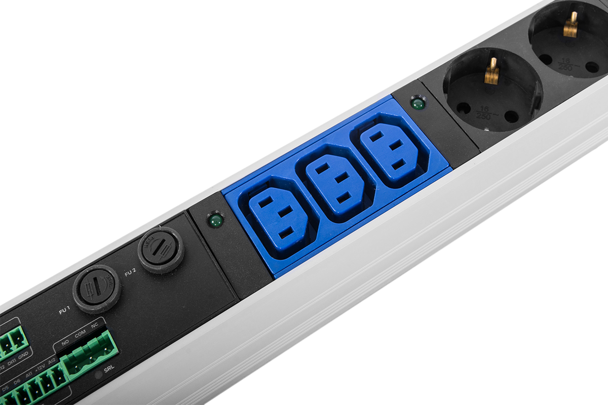 Гор блок розеток Rem-2MC, монит, управл, 1×32А, 2S, 3C13, 19'', колодка, R-2MC3-32-2S-3C13-440-K