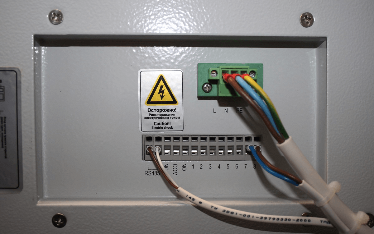 Шкаф всепогодный настенный 18U (Ш600 × Г500), комплектация ТК с контроллером MC3 и датчиками, ШТВ-Н-18.6.5-КААА-ТК-МС3