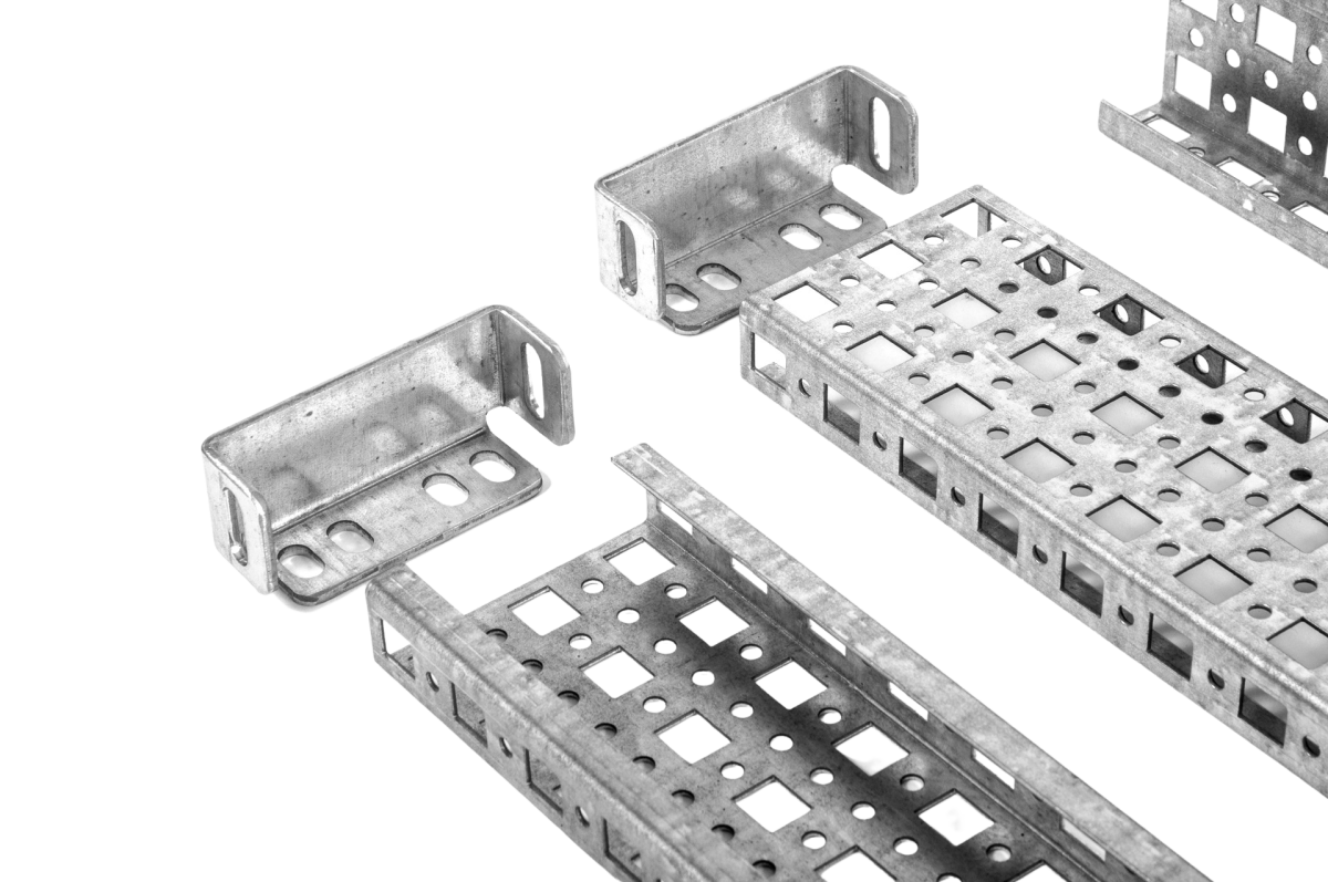 ЦМО EMS-RM-73.23.800 Шина монтажная 23х73 с держателем для шкафов EMS высота/ширина/глубина 800 мм., EMS-RM-73.23.800