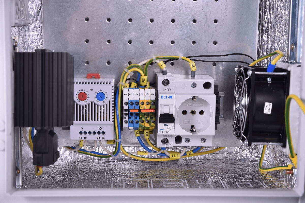 ЦМО ШТВ-НЭ-5.5.25-3ВВА-Т1 Шкаф ЭКОНОМ уличный всепогодный настенный укомплектованный (В500 × Ш500 × Г250),комплектация T1-IP54