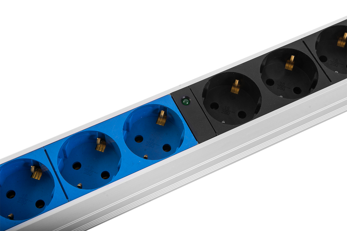 ЦМО R-32-8S-I-440-K Блок розеток Rem-32 с инд., 8 Schuko, 32A, алюм., 19", колодка